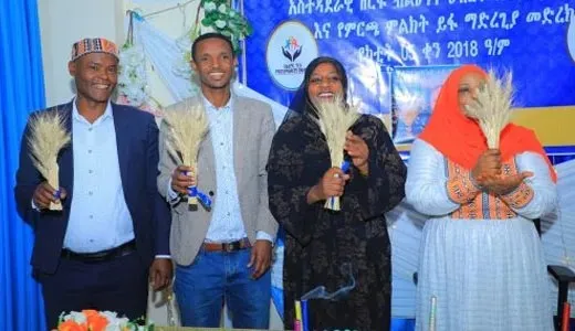 "ኢትዮጵያን ወደ ተምሳሌት ሀገር" በሚል መሪ ሀሳብ በስልጤ ዞን ከዞን ማዕከል ጀምሮ በሁሉም መዋቅር በሚገኙ የብልፅግና ህብረት የአባላት ኮንፍራንስ እና የምርጫ ምልክት ይፋ ማድረጊያ መድረክ እየተካሄደ ይገኛል።